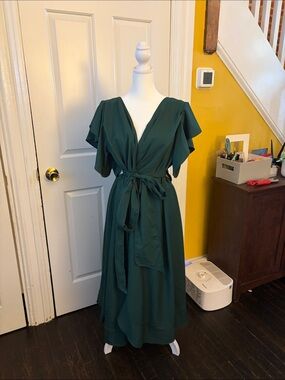 Deep Green V-Neck Tie-Waist Maxi Dress